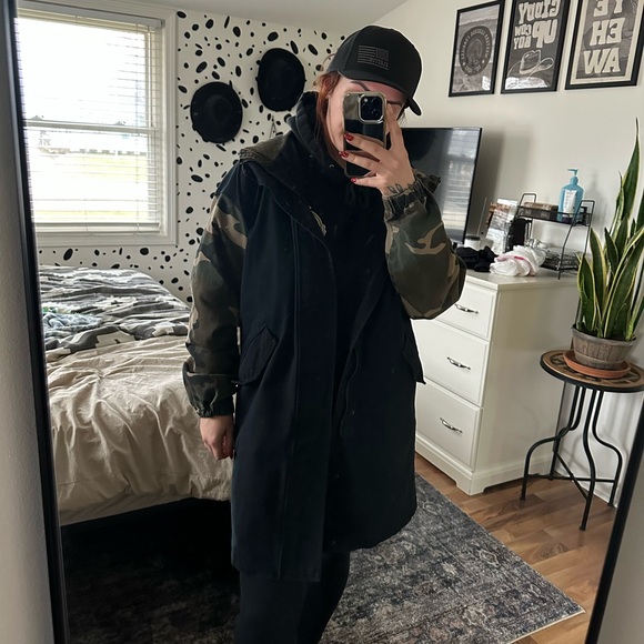 Forever 21 Unisex Trench Coat - Picture 3 of 4